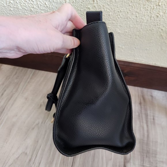 Like New Michael Kors Leather 2 way Shoulder Bag - Picture 6 of 13